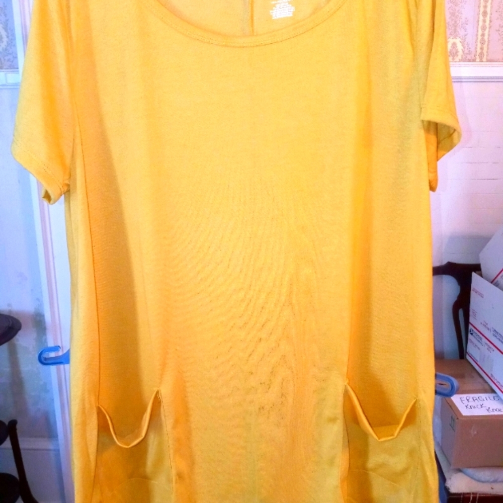 Short sleeve top with pockets, mustard yellow, size 2X